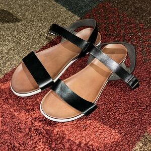 Sandals - Black & White